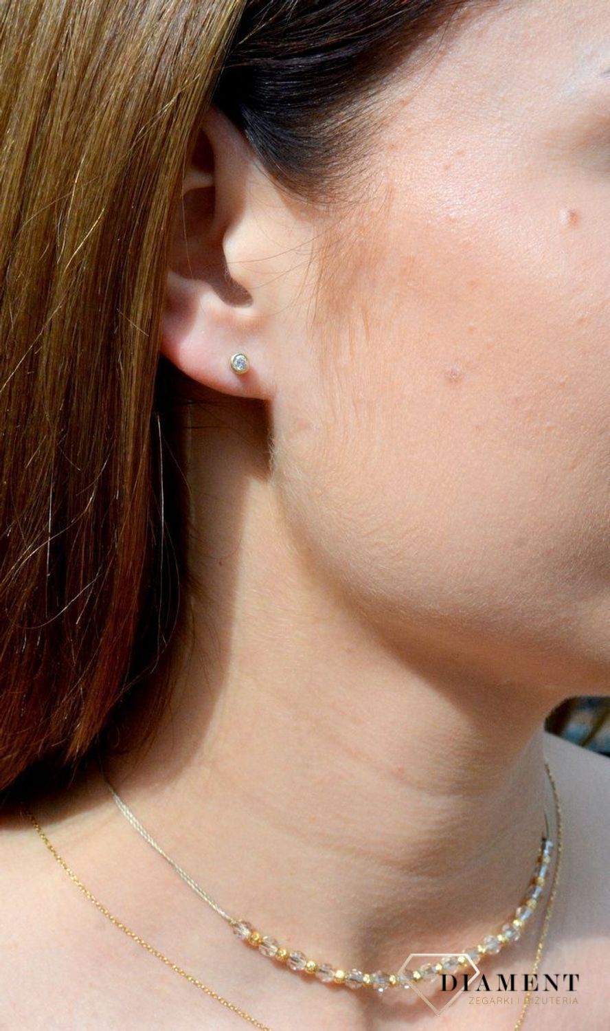 Złote kolczyki z białą cyrkonią KL 1358B. Złote kolczyki z cyrkonią. Złote kolczyki minimalistyczne. Złote kolczyki delikatne. Malutkie kolczyki z cyrko.jpg